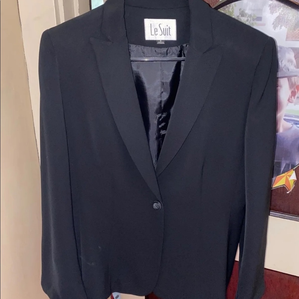 Le Suit blazer for women size small NWOT